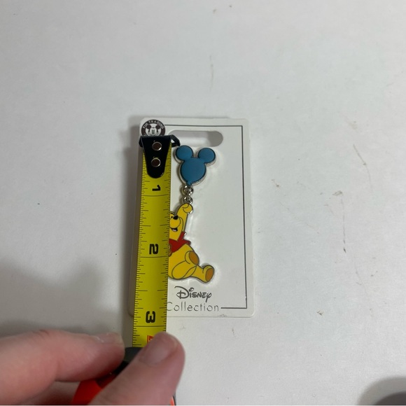 NWT. Disney Winnie the Pooh. Hanging from a Mickey shaped ballon & “hunny” jug - Picture 3 of 8